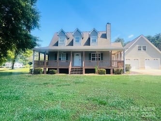 7145 Channelview Dr - Sherrills Ford, NC