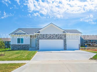 16656 Wilden Dr - Clive, IA