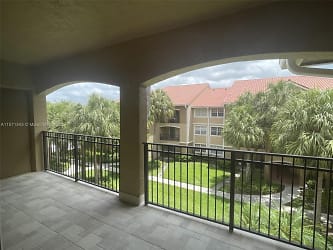 215 SW 117th Terrace unit 14306 - Pembroke Pines, FL
