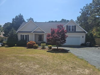 140 Patricia Ct - Whispering Pines, NC
