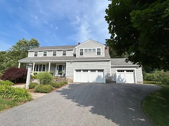 9 Brown Ave - Stratham, NH