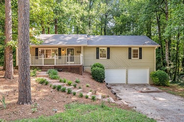 4472 Old Mabry Pl - Roswell, GA