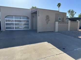 2215 N Recker Rd - Mesa, AZ