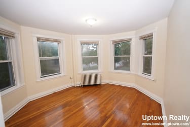 1140 Commonwealth Ave unit 10A - Brookline, MA