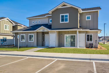 White Hawk Townhomes Apartments - Nampa, ID