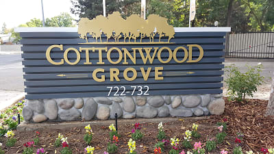 Cottonwood Grove Apartments - Clovis, CA