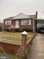 2204 Gaylord Dr - Hillcrest Heights, MD