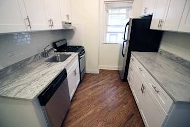14 West Elm Apartments - Chicago, IL