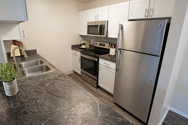 Apres Apartments - Denver, CO