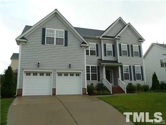1139 Grogans Mill Dr - Cary, NC