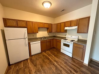 210 Gray Ave- Sunset View Apartments - Ames, IA