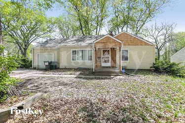 5605 Sterling Ave - Raytown, MO