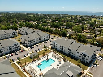 Azalea Bay Apartments - Gulf Breeze, FL