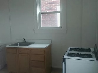 2116 Bedford Ave Pittsburgh PA 15219 Unit 1 - Pittsburgh, PA