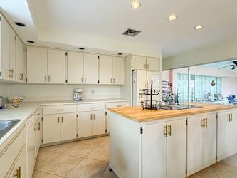 320 Gulf Shore Blvd S - Naples, FL