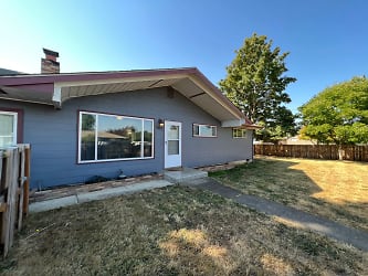 2410 SE 9th Ave - Albany, OR