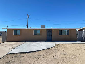 1416 Sage Dr - Barstow, CA