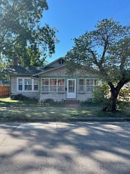 2207 Forest Ave - Great Bend, KS