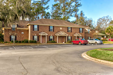 The Retreat At Garden Lake Apartments - Savannah, GA
