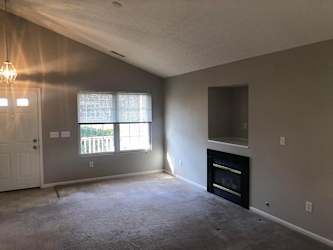 8754 Olenmead Dr - Lewis Center, OH