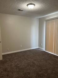 3524 Ashe Rd unit A-C - Bakersfield, CA