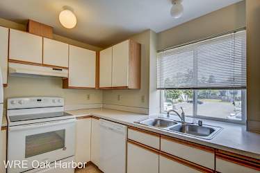 340 SE Midway Blvd - Oak Harbor, WA