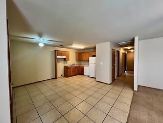 311 E Asher Ct - Rogers, AR