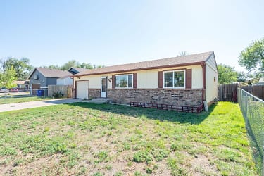311 21st Ave Ct - Greeley, CO
