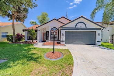 12801 Eagle Pointe Cir - Fort Myers, FL