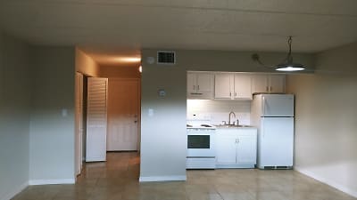 Palm Lake Apartments - Ocala, FL