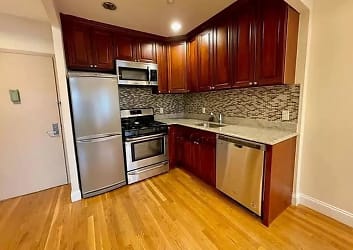 23-39 31st Dr unit 3R - Queens, NY