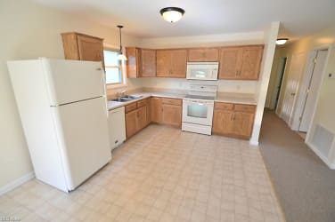 408 Orchard Hill Dr - Leetonia, OH