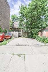 3919 N Southport Ave - Chicago, IL