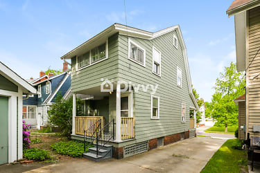 923 Greyton Rd - Cleveland Heights, OH
