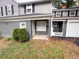 3923 Bluestone Rd - Cleveland Heights, OH