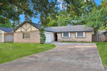 23534 Whispering Willow Dr - Spring, TX