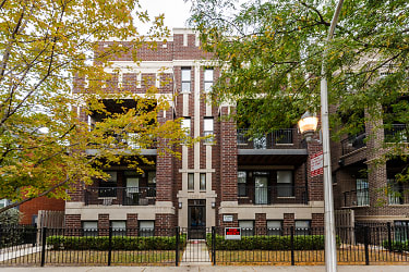 3231 N Kenmore Ave unit 1 - Chicago, IL