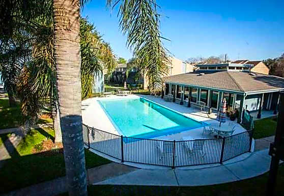 Albion Apartments - Angleton, TX 77515