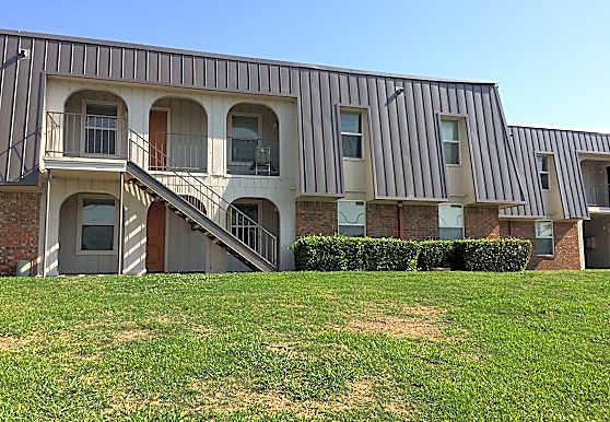 Iconic Village Apartments Denton Tx 76201