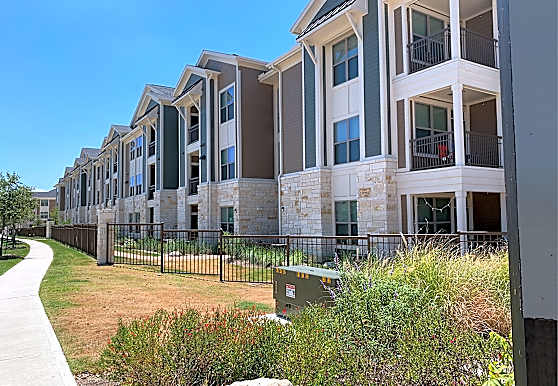 Ariza Plum Creek Apartments Kyle Tx 78640