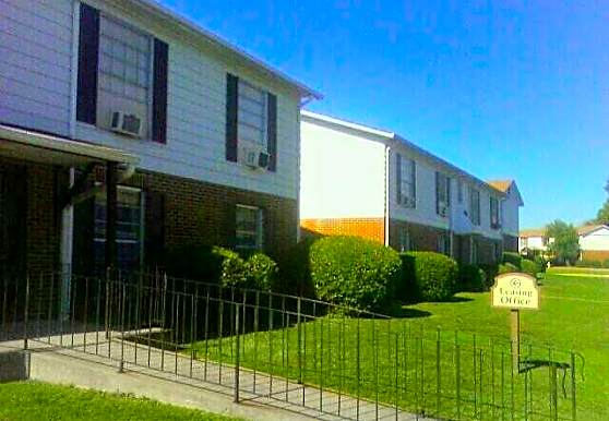 Colonial Terrace Apartments - Macon, GA 31206