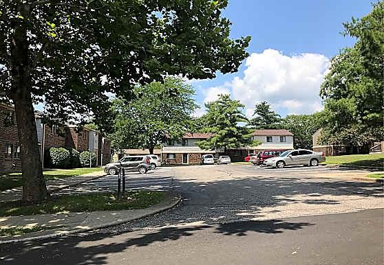 Henderson Court Apts Apartments - Bloomington, IN 47401
