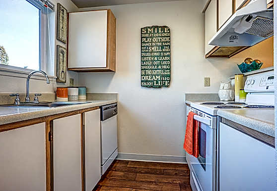 Sunset Park Apartments - Seattle, WA 98146