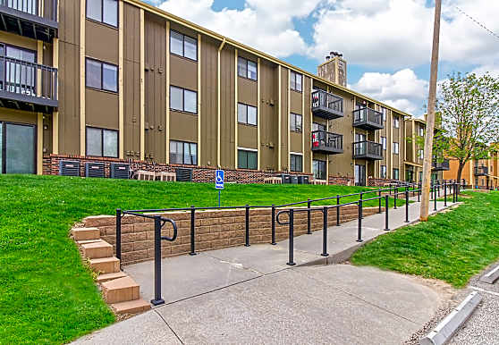 Maple View Apartment Homes Omaha NE 68134