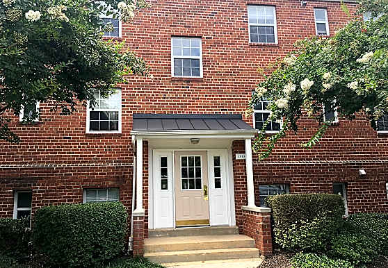 East Falls Apartments - Falls Church, VA 22044