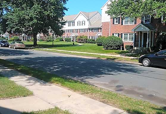 325 School St East Hartford Ct 06108 Realtor Com