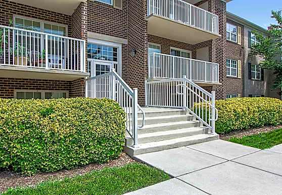 Courts of Mount Vernon Apartments Alexandria VA 22309