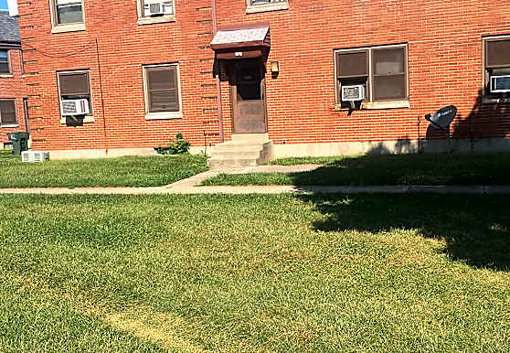 Desoto Base Courts Apartments Dayton OH 45417