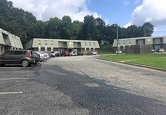 Spring Manor Apartments - Greensboro, NC 27406
