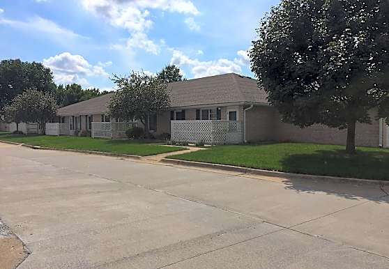 Carrington Pointe Apartments - Burlington, IA 52601